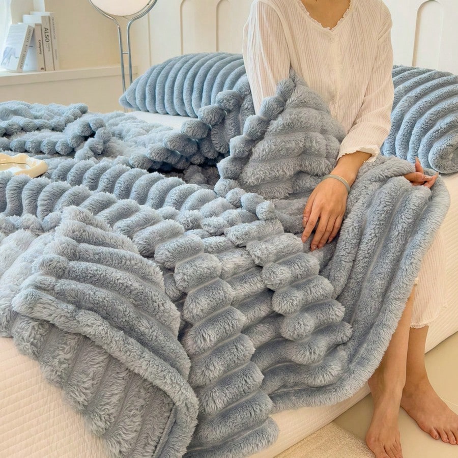 1pc Solid Color Striped Soft Warm Plush Blanket, Multifunctional Christmas Throw Blanket Suitable For Bed, Sofa, Travel, Office, Bedroom Decor, Home Decor, All Seasons Use, Perfect Gift For Friends And Family For Christmas, Halloween